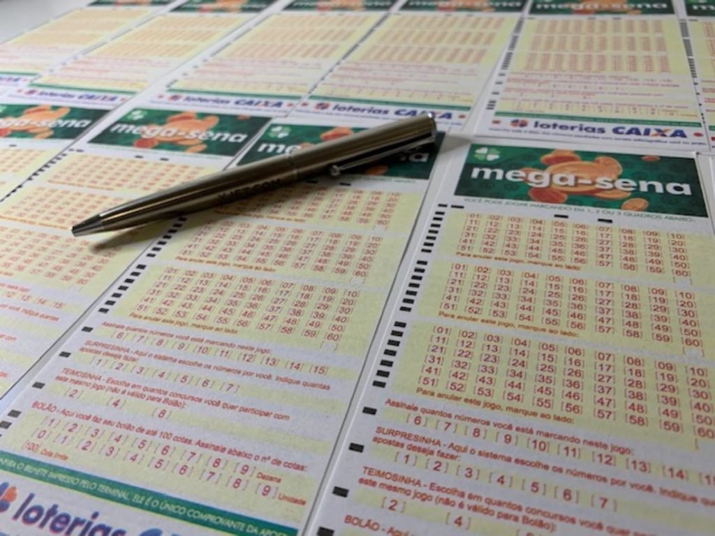 Mega-Sena sorteia prêmio acumulado em R$ 60 milhões; veja como apostar e  fazer bolão
