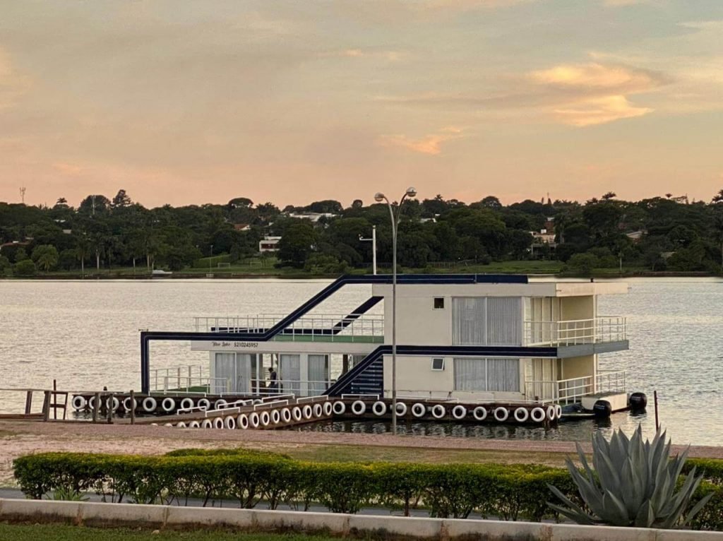 barco Blue Lake, onde Cristina Bolsonaro comemorou aniversário