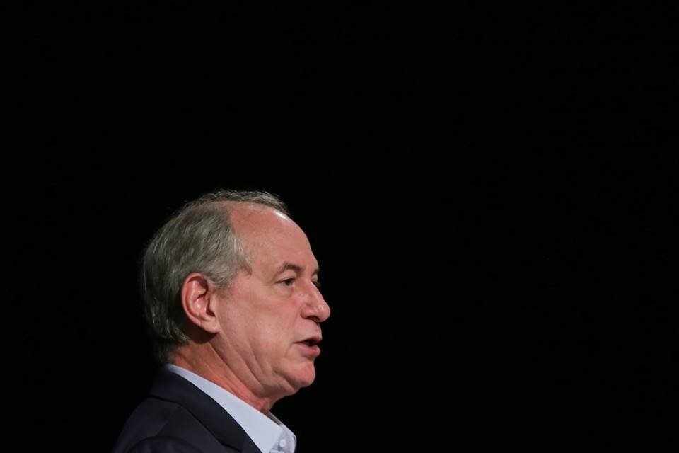 Ciro Gomes desafia Duvivier a participar de debate e comediante