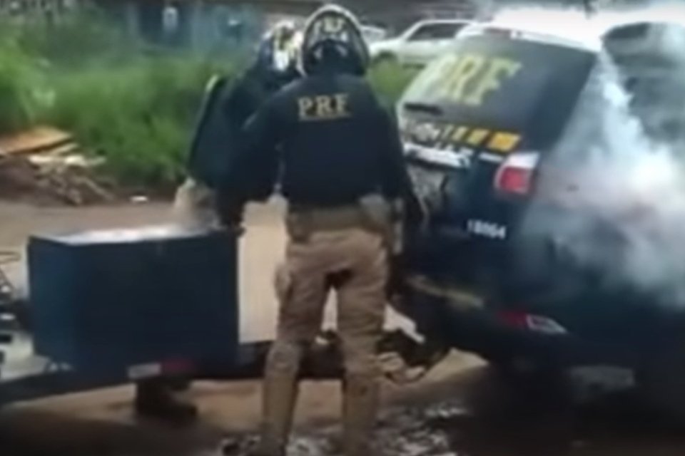 Após câmara de gás improvisada dois diretores da PRF caíram por causa de ação