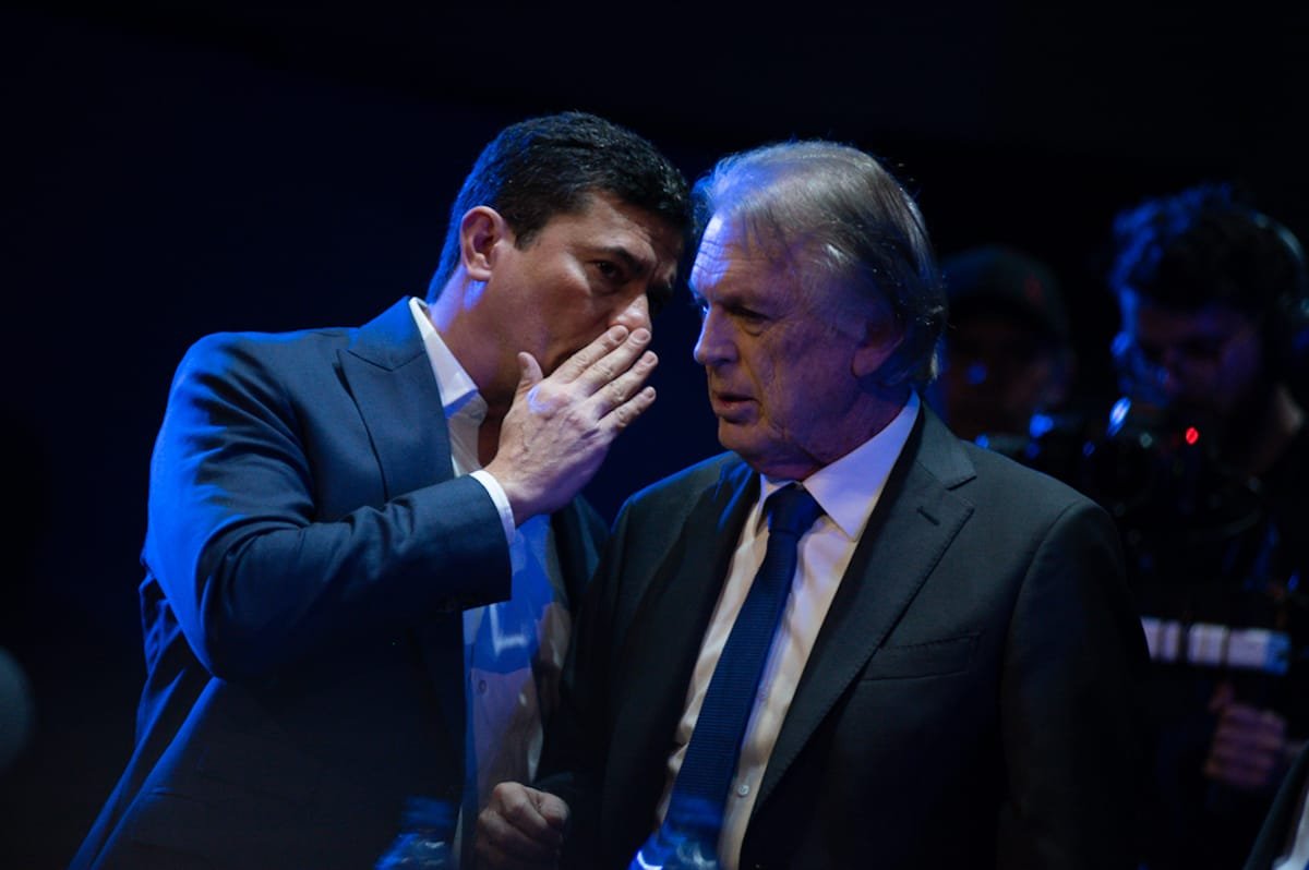 Luciano Bivar e Sergio Moro conversam durante Evento de lançamento da pré-candidatura à presidência da república do presidente nacional do União Brasil, Luciano Bivar