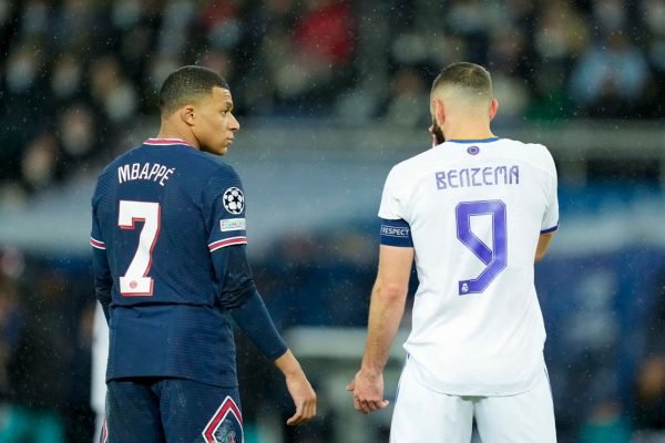 Mbappé e Benzema se enfrentando na Champions League
