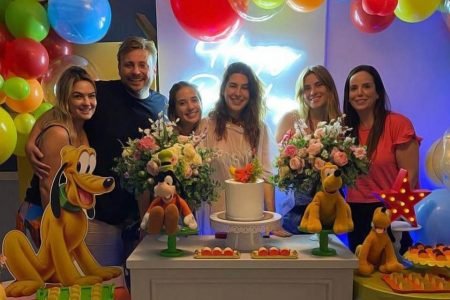Fernanda Paes Leme ganha festa de aniversário surpresa em Orlando (EUA)
