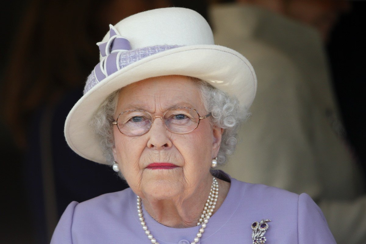 Foto colorida. Rainha Elizabeth