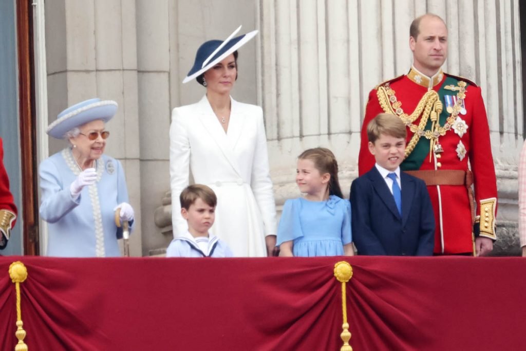 Britânicos vivem redenção com feriadão do Jubileu de Platina da rainha Elizabeth II-01