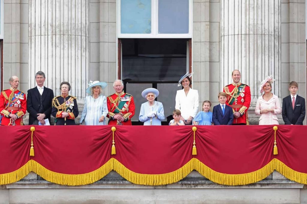 Britanicii trăiesc răscumpărarea cu sărbătoarea Jubileului de platină-01 a Reginei Elisabeta a II-a