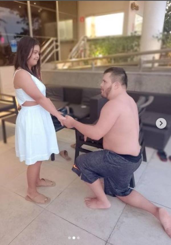 Foto colorida de Ivy Faria e Caio Freitas