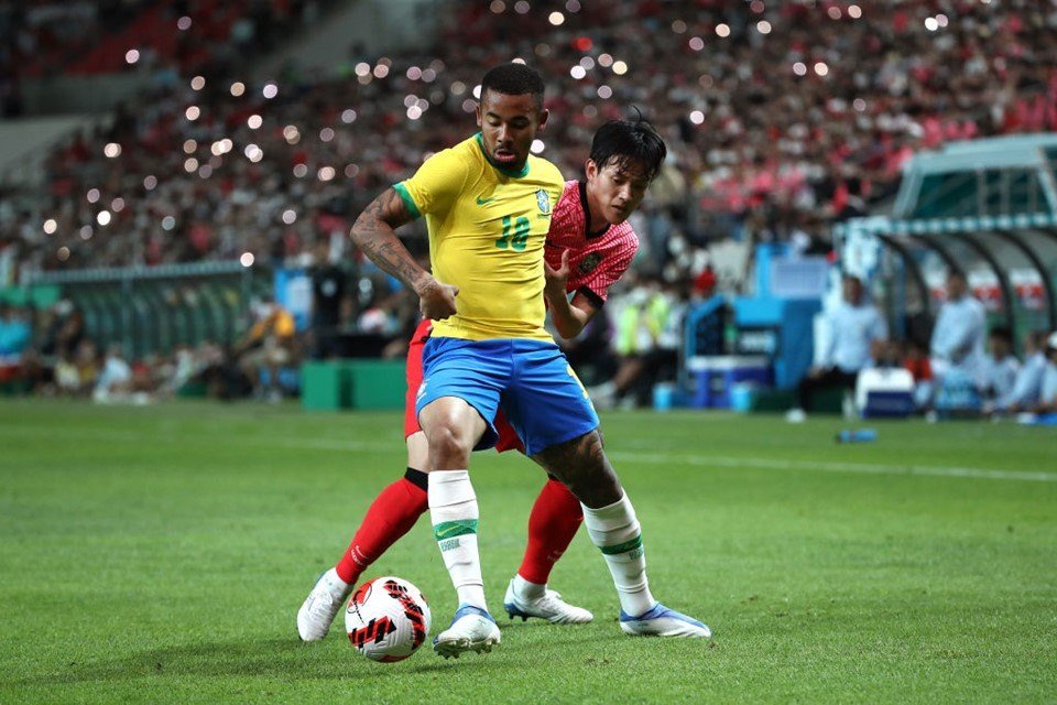 Brasil goleia Coreia do Sul por 5 a 1, com dois de pênalti de Neymar