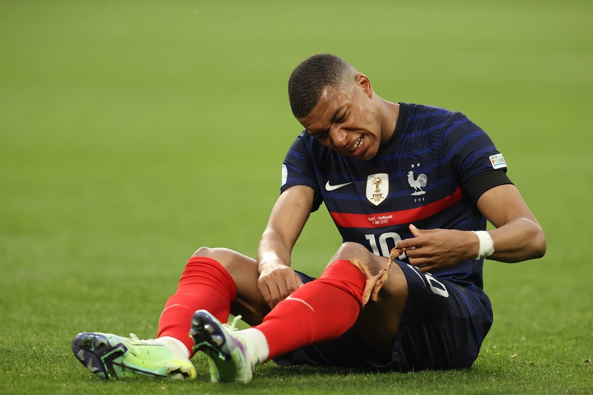 Com lesão na panturrilha, Mbappé vira desfalque da França