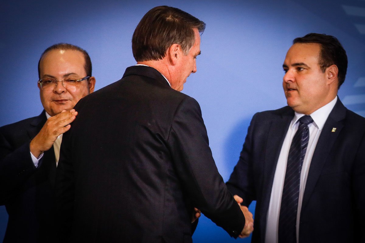 Governador Ibanies Rocha e o presidente jair Bolsonaro durante evento no Planalto