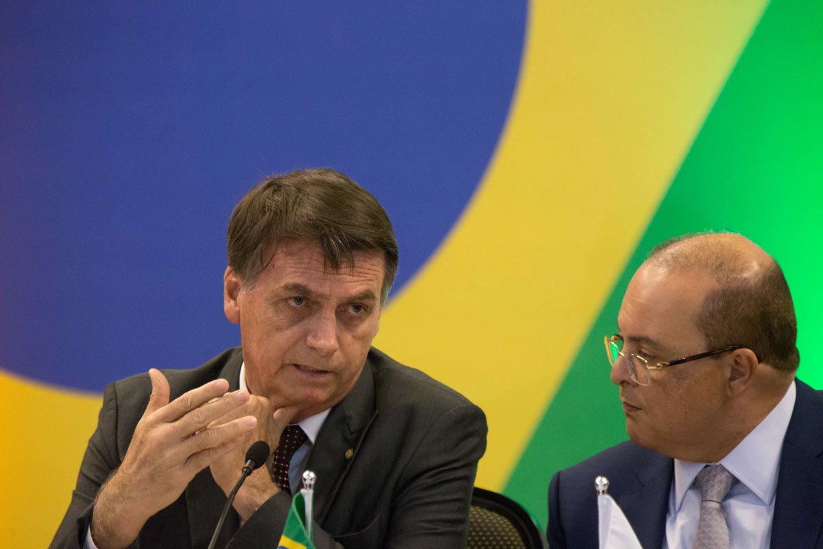 Presidente bolsonaro e governador Ibaneis Rocha durante enento governadores
