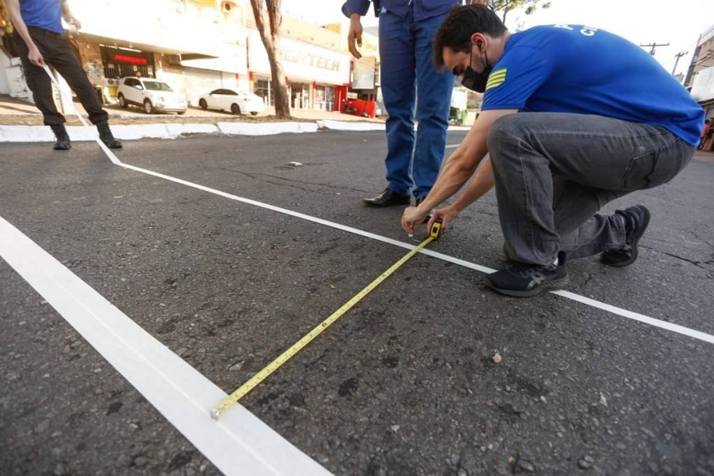 Perícia no local onde racha matou dois jovens em Goiânia