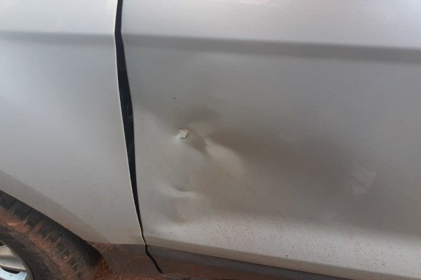 amassado em lataria de carro
