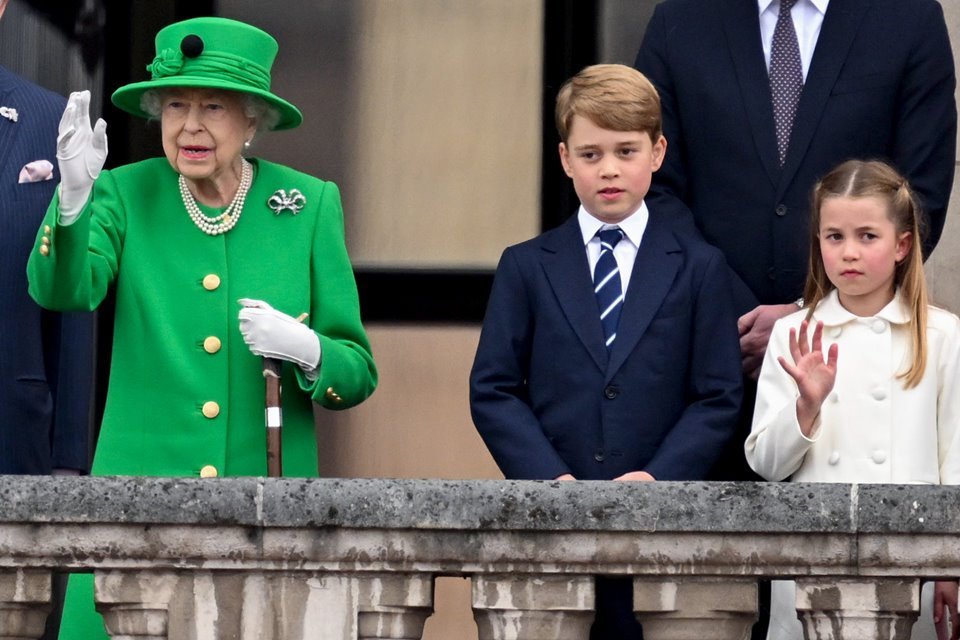 Princesa Charlotte e príncipe George estampam cartão de Natal