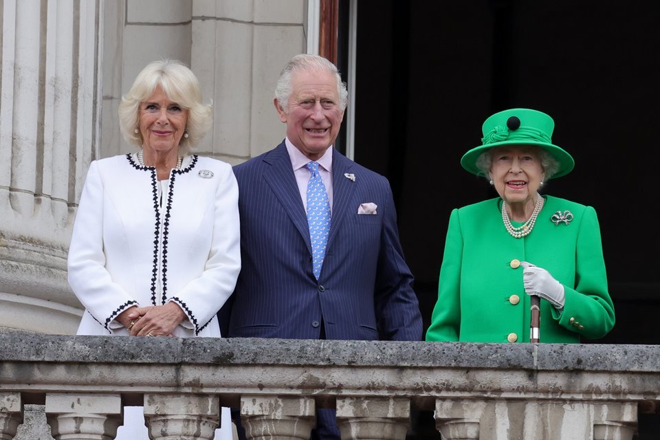 Camilla Parker, príncipe Charles e rainha Elizabeth
