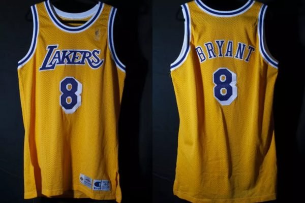 Primeira camisa de Kobe Bryant na NBA