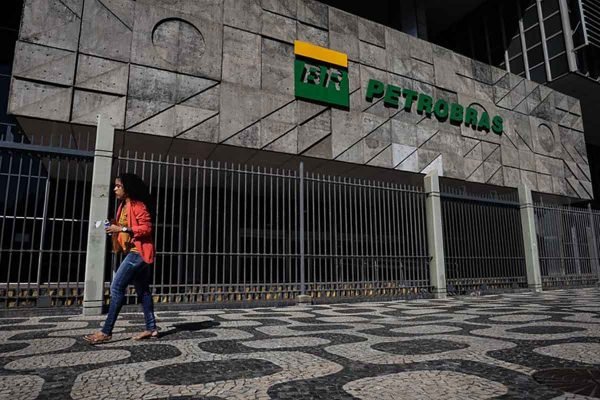 O edifício-sede da Petrobras (Edise), no Centro do Rio