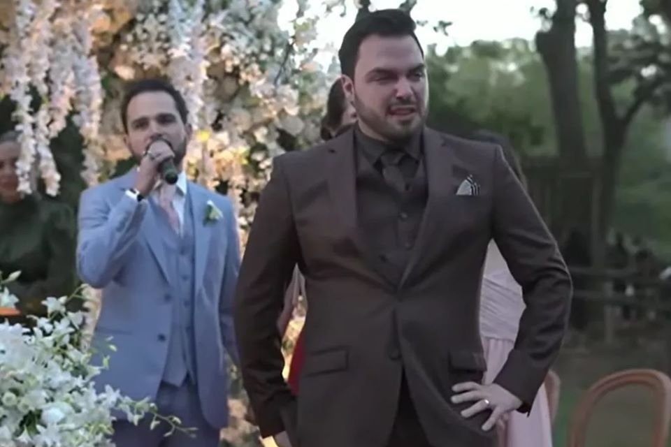 Vídeo: Luciano Camargo Canta Na Entrada Da Noiva Em Casamento Do Filho ...