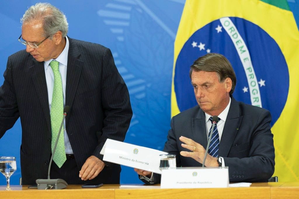 O ministro da Economia, Paulo Guedes, e o presidente Jair Bolsonaro durante declaração à imprensa, no Palácio do Planalto