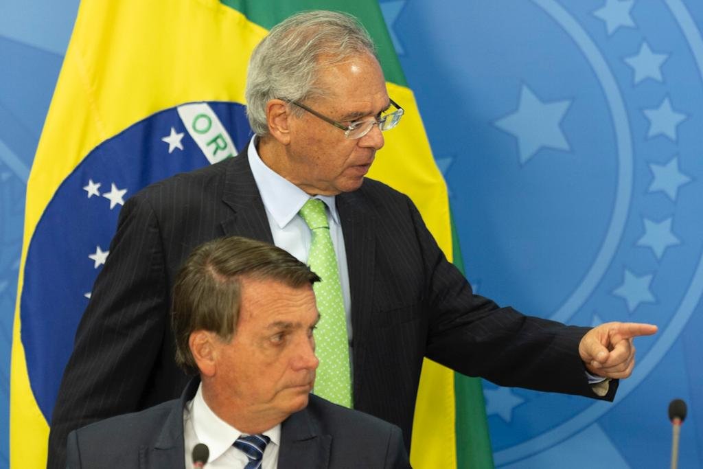 Presidente da República, Jair Bolsonaro e paulo Guedes durante coletiva sobre combustíveis no palacio planalto