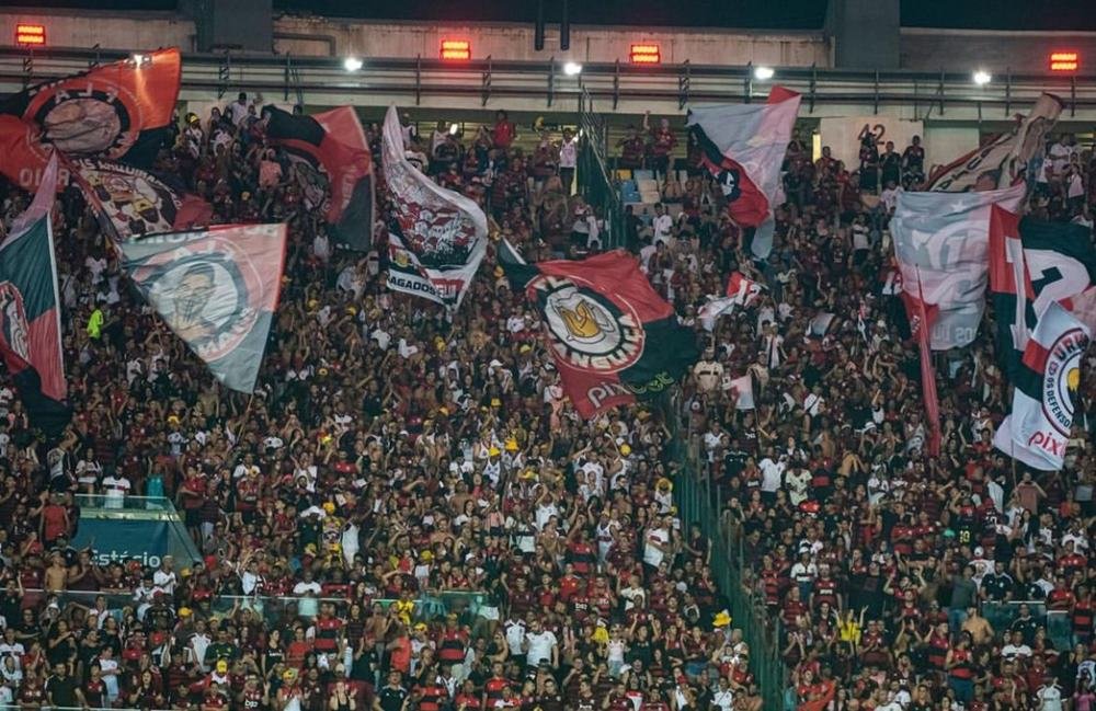 Flamengo e São Paulo tem maior renda da história do futebol brasileiro;  torcida vaia anúncio