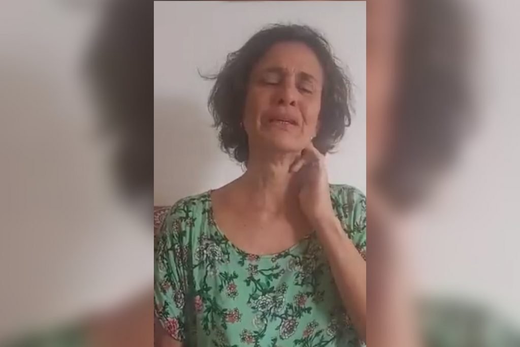 mulher chora em vídeo e pede para autoridades acaharem marido