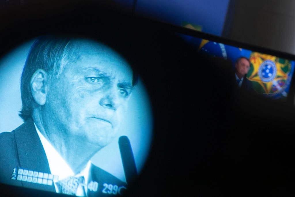 Presidente Jair Bolsonaro é é visto através do visor da câmera durante cerimônia “Brasil pela Vida e pela Família 2