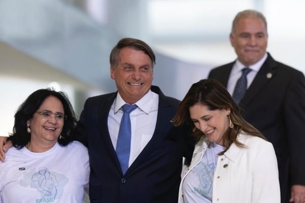 Presidente Jair Bolsonaro acompanhado de Damares Alves Cristiane Britto, nova ministra da Mulher, da Família e dos Direitos Humanos participam da cerimônia “Brasil pela Vida e pela Família 2