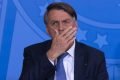 Presidente Jair Bolsonaro tampa o rosto e boca durante acompanhado de ministro e autoridades, participam da cerimônia “Brasil pela Vida e pela Família