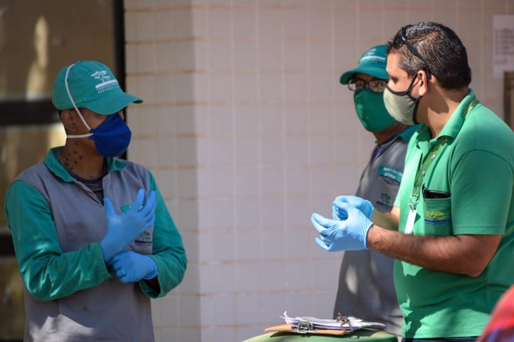 enterro coronavirus 100 mil mortos campo da esperança