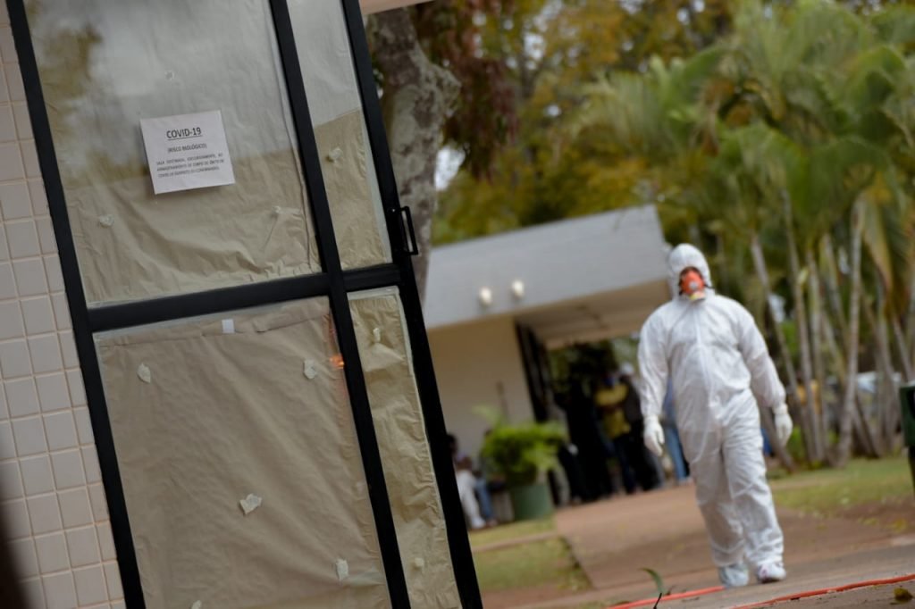 enterro coronavirus 100 mil mortos11