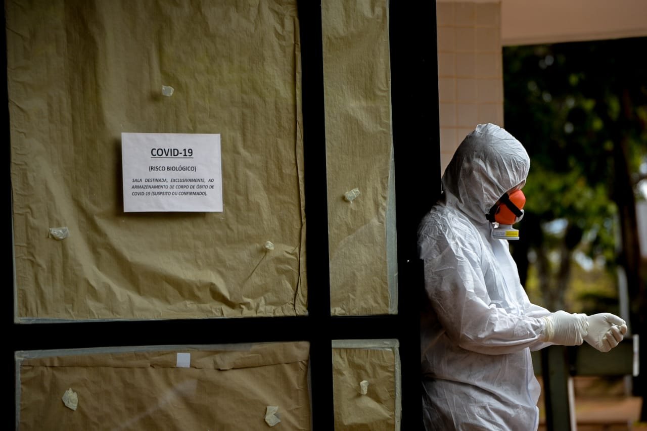 enterro coronavirus 100 mil mortos11