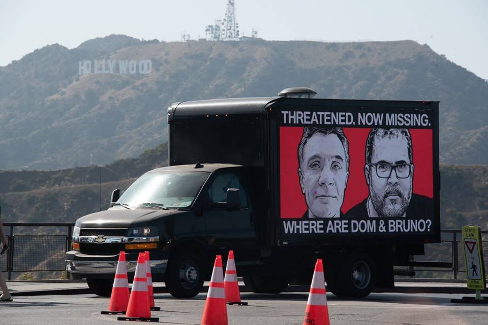 Los Angeles tem protestos contra sumiço de jornalista e indigenista