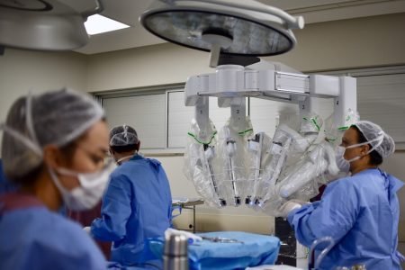 Cirurgia realizada com robô