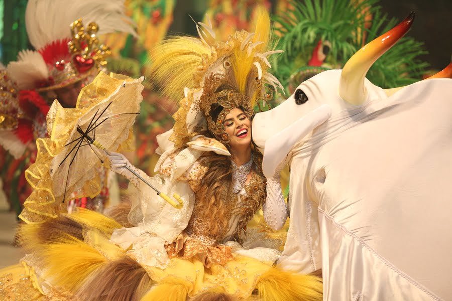 Caprichoso e Garantido voltam a se enfrentar no Festival Folclórico de Parintins (Divulgação)