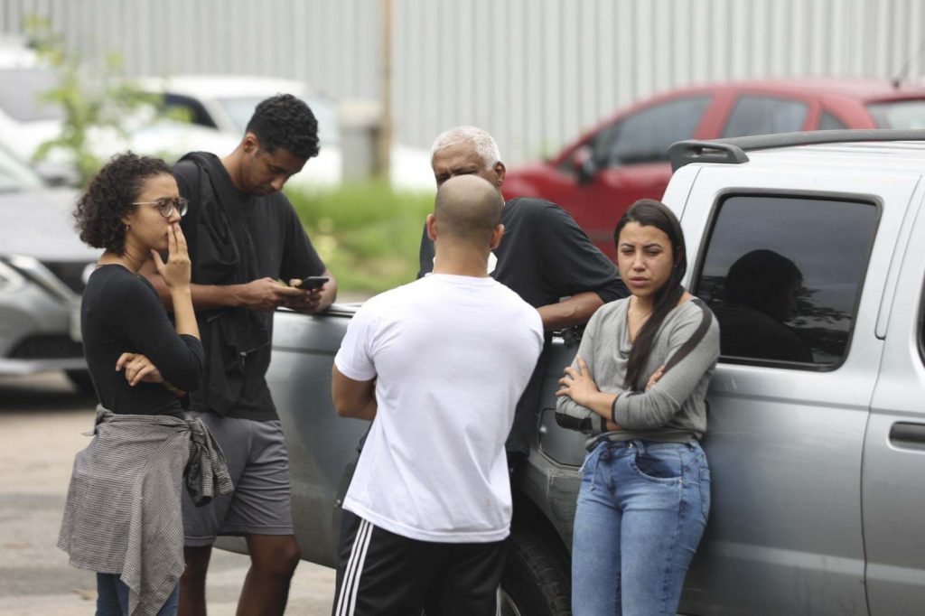 Familiares de Alice Fernandes da Silva, diarista achada carbonizada em apartamento de luxo no Flamengo no rio de janeiro