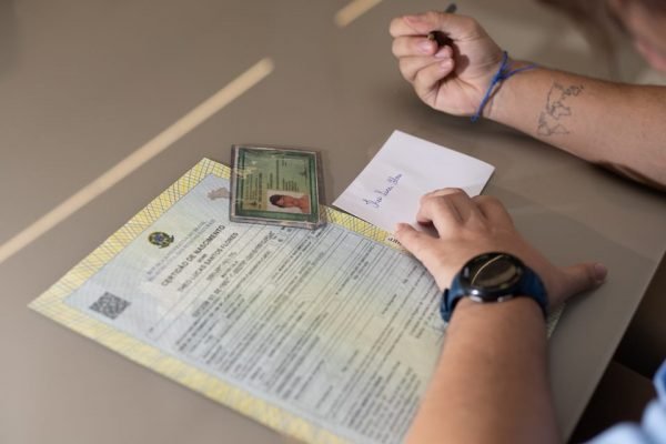 Por ano, cart&oacute;rios do DF mudam 38 registros de g&ecirc;nero de pessoas trans