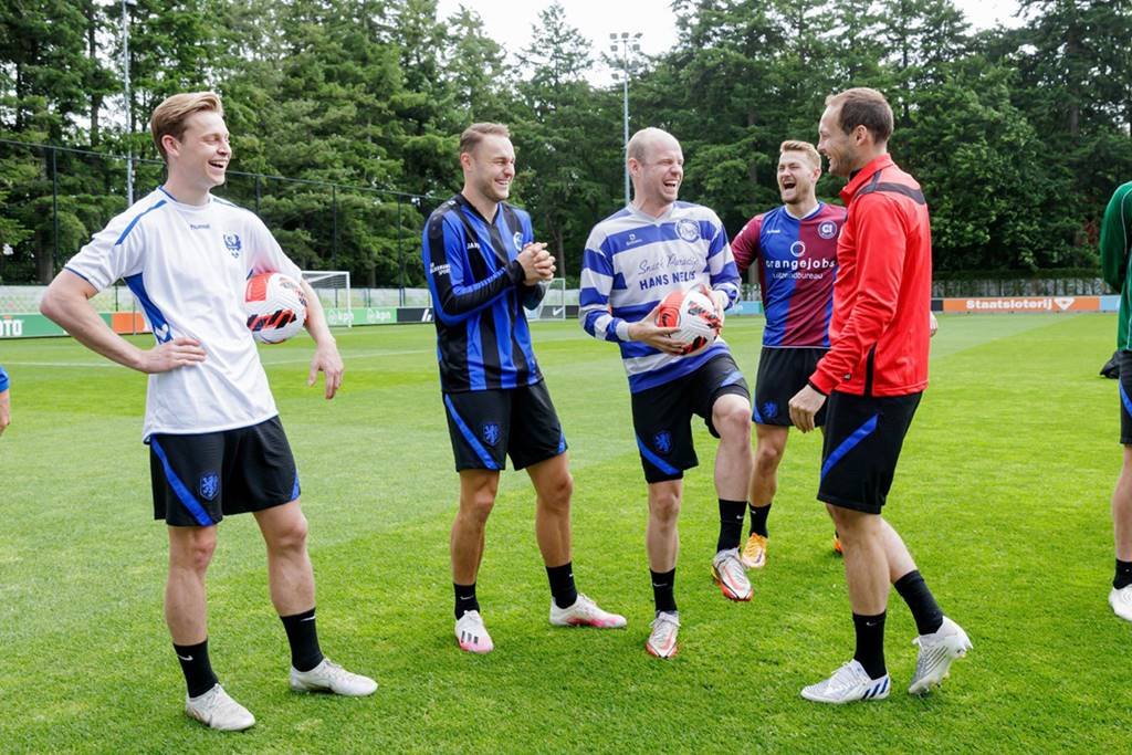 Preços baixos em Tamanho M Holanda National Team Camisas de futebol