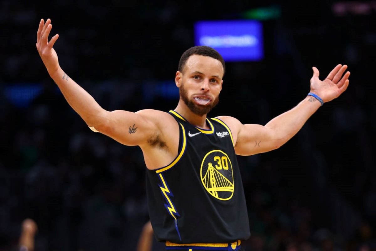 Curry engana todo mundo e faz o que ninguém fez na história da NBA