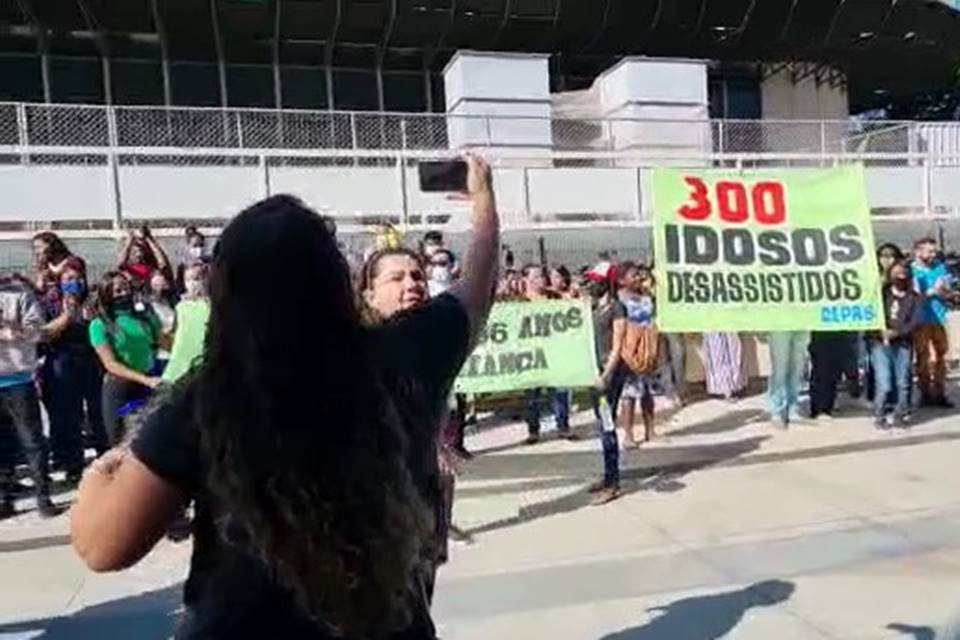 Manifestação de instituições beneficentes em frente da Sedes - Metrópoles