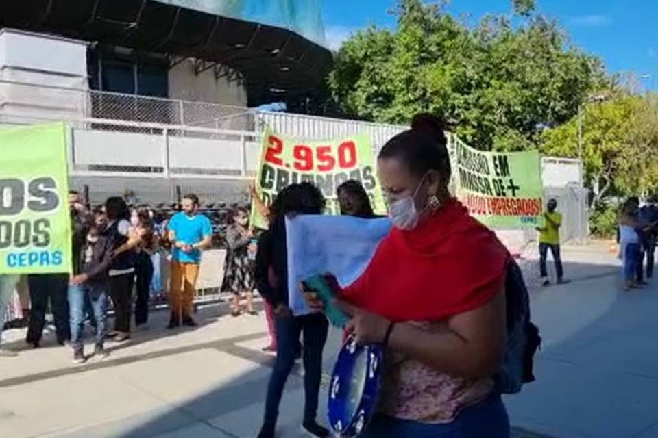 Manifestação de instituições beneficentes em frente da Sedes - Metrópoles