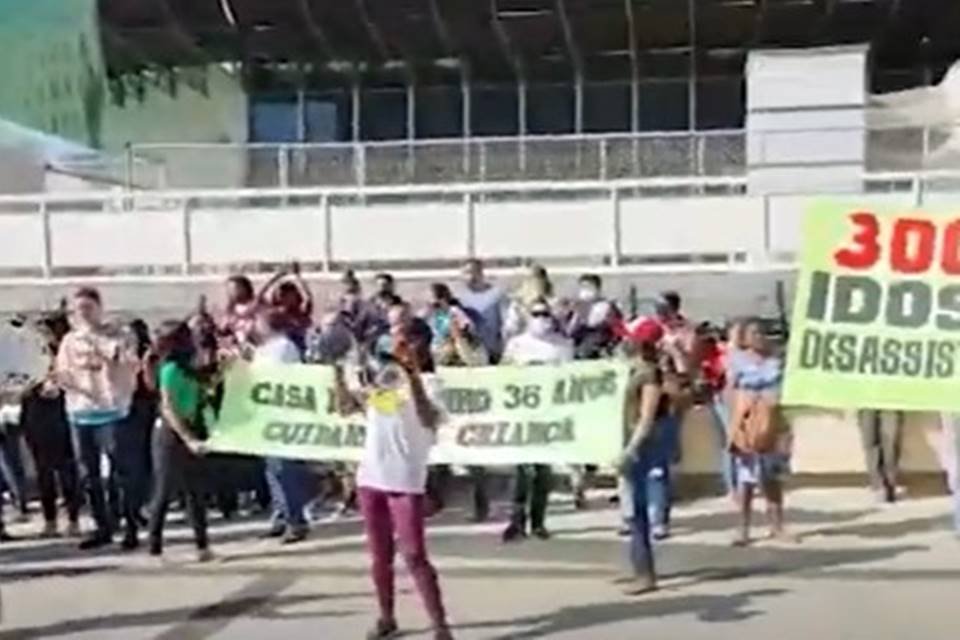 Manifestação de instituições beneficentes em frente da Sedes - Metrópoles