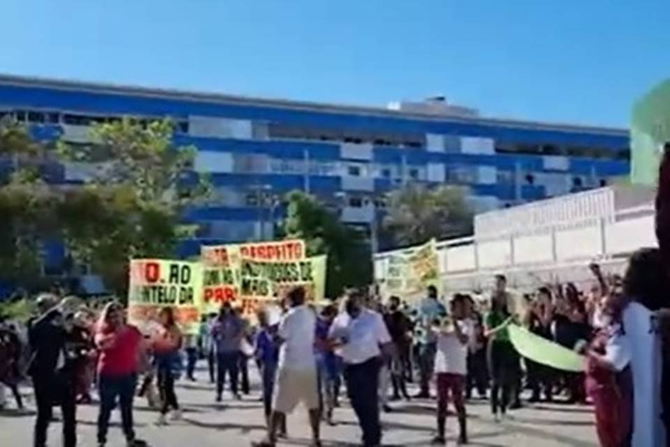 Manifestação de instituições beneficentes em frente da Sedes - Metrópoles