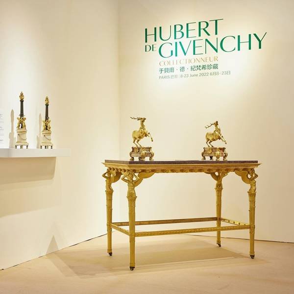Canto da mostra de Hubert Givenchy