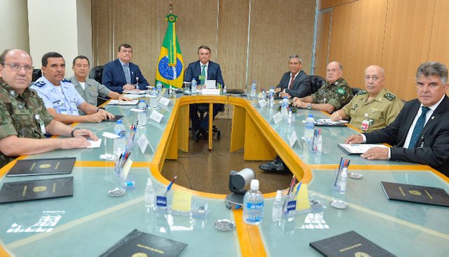 Bolsonaro na reunião do Alto Comando do Exército em maio