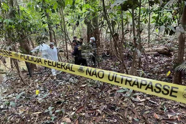 Imagem colorida mostra busca dos corpos de Dom Phillips e Bruno Pereira em terra indígena do Vale do Javari - Metrópoles