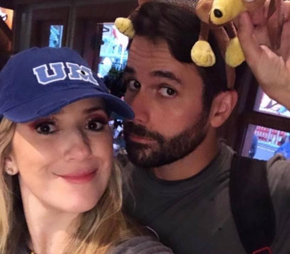 foto colorida de um homem e uma mulher