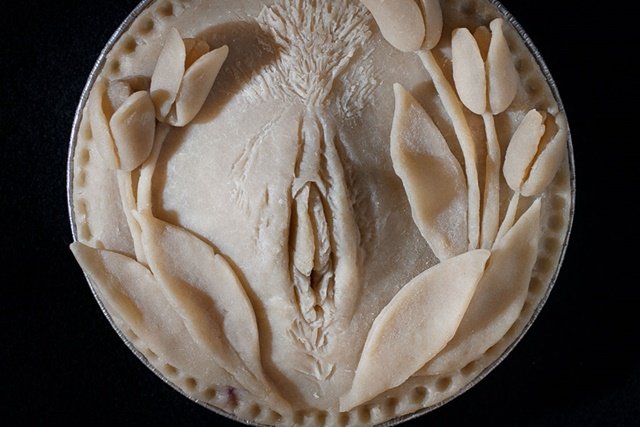 Confeiteira viraliza ao criar tortas com desenhos de “pepecas”