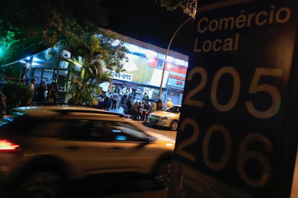 movimento no bar libanus da asa sul do DF nesta sexta-feira