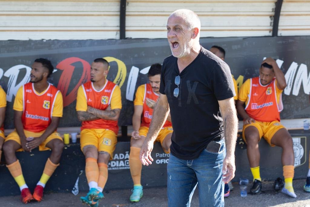 Final de jogo com gol do Bernardo Vieira, camisa 17 do Brasiliense, nos acréscimos do segundo tempo. Brasiliense 1 x 0 Ceilândia, décima rodada da Série D, no Estádio Abadião, Ceilândia-DF